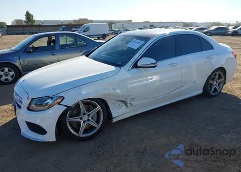 2016 Mercedes-Benz C 300 Sport z USA, uszkodzony, nr VIN 55SWF4JB5GU163818